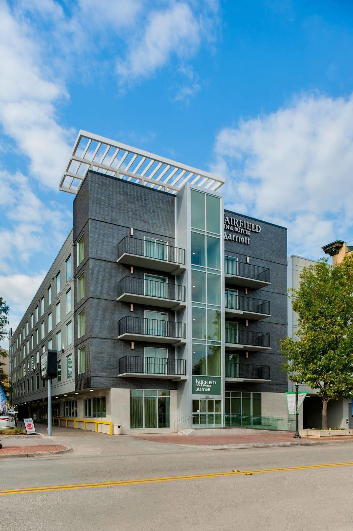 Fairfield Inn & Suites Fort Worth Downtown/Convention Center Exterior photo